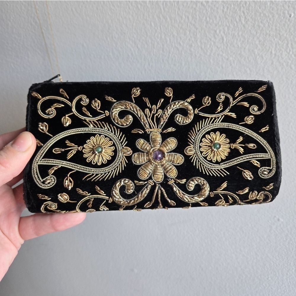 Vintage Sudha Velvet Clutch - Picture 2 of 12